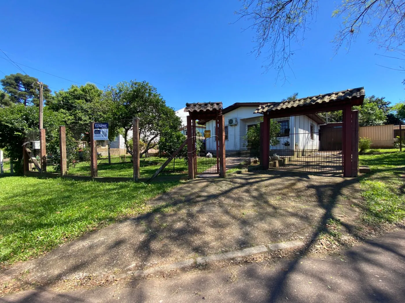 Alugar Casa / Padrão em Charqueadas R$ 1.500,00 - Foto 1