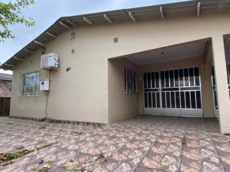 Alugar Casa / Padrão em Charqueadas. apenas R$ 1.450,00